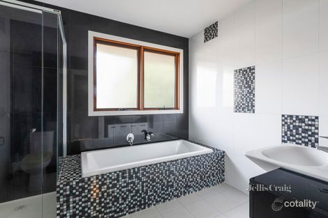 Property photo of 9 Hideaway Turn Macleod VIC 3085