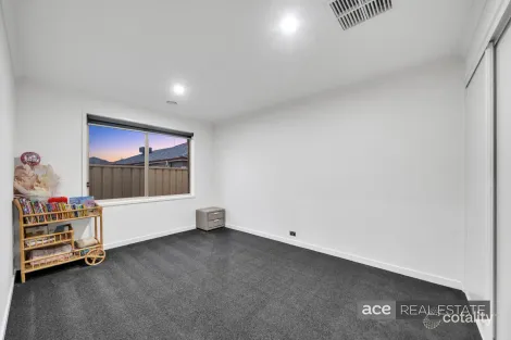 Property photo of 4 Sperlonga Grove Point Cook VIC 3030