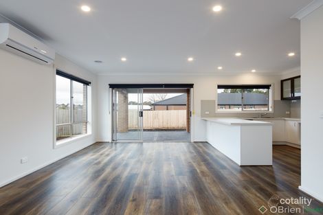 Property photo of 25 Byron Drive Drouin VIC 3818