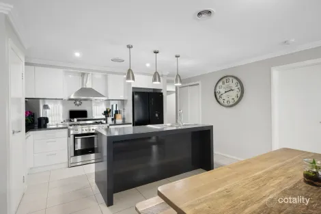 Property photo of 1 Courage Court Strathfieldsaye VIC 3551