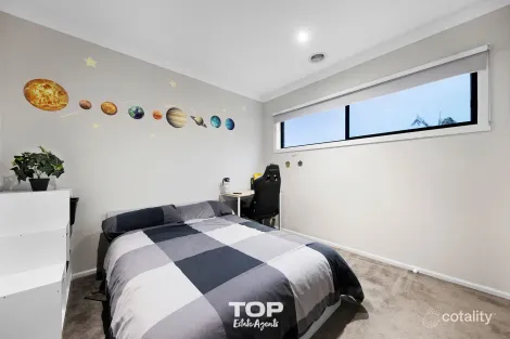 Property photo of 39 Yammerbook Way Cranbourne East VIC 3977