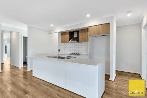Property photo of 44 Madden Boulevard Tarneit VIC 3029