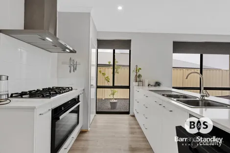 13 TUKIDALE ST, EATON, WA 6232