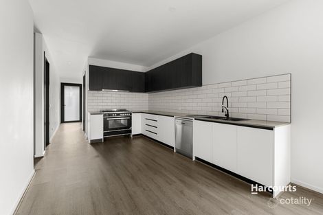 Property photo of 30 Zermatt Loop Pakenham VIC 3810