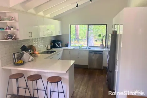 Property photo of 18 Cocos Palm Drive Bomaderry NSW 2541