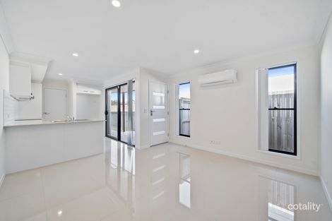Property photo of 2/8 Sophora Road Holmview QLD 4207