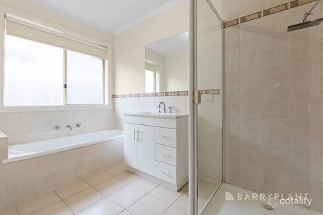 Property photo of 40 Webster Way Pakenham VIC 3810