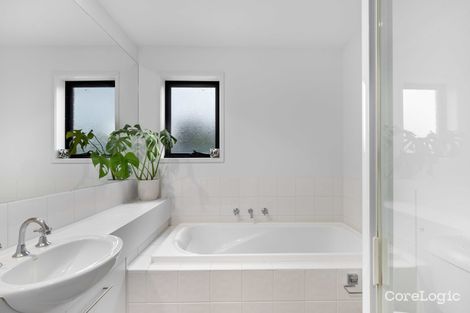 Property photo of 8 Catani Mews Caroline Springs VIC 3023
