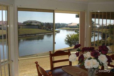 1/1 BAYVIEW DR, YAMBA, NSW 2464