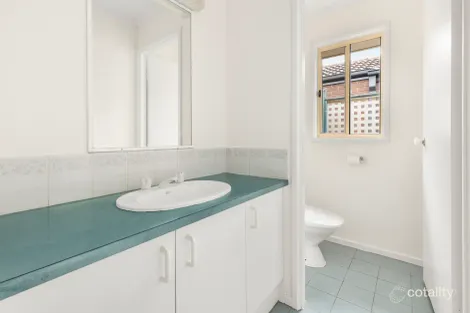 Property photo of 12 Yarcombe Crescent Craigieburn VIC 3064