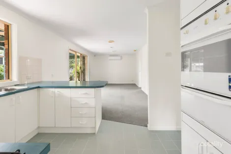 Property photo of 12 Yarcombe Crescent Craigieburn VIC 3064