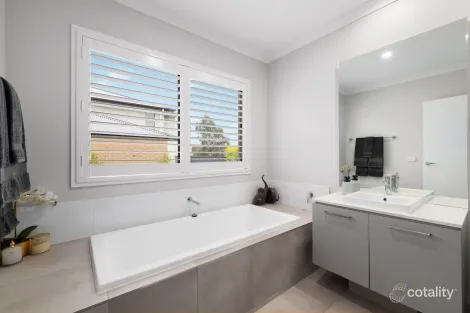 Property photo of 27 Davenport Crescent Wollert VIC 3750