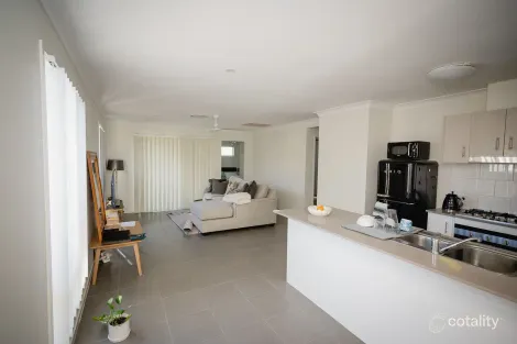 Property photo of 4 Wattle Court Roma QLD 4455