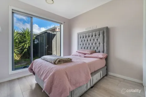 Property photo of 24 Peninsula Crescent Craigieburn VIC 3064