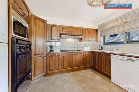 Property photo of 10 Ashford Crescent Westmeadows VIC 3049