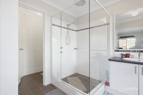 Property photo of 3 Walnut Way Meadow Springs WA 6210