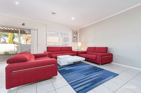 Property photo of 11 Merrivale Place Roxburgh Park VIC 3064