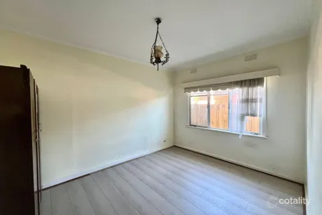 Property photo of 79 Oberon Avenue St Albans VIC 3021