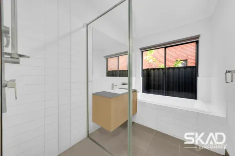 Property photo of 9 Mottlecah Circuit Craigieburn VIC 3064