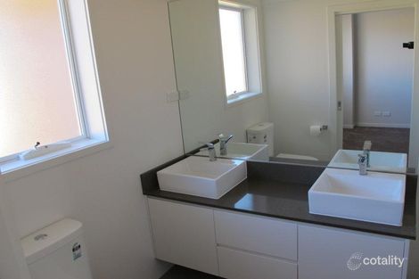 Property photo of 24 Stonecutters Drive Colebee NSW 2761