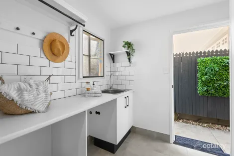 Property photo of 2 Annie Street Camp Hill QLD 4152