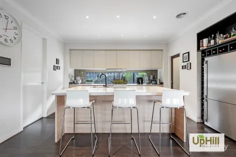 Property photo of 10 Chagall Parade Clyde North VIC 3978