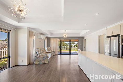 Property photo of 5 Kendale Way Meadow Springs WA 6210