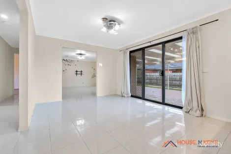 Property photo of 11 Chatham Close Cranbourne East VIC 3977