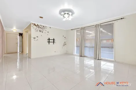 Property photo of 11 Chatham Close Cranbourne East VIC 3977