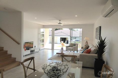 Property photo of 1/2 Fitch Lane Labrador QLD 4215