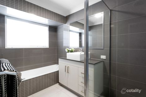 Property photo of 35 Kerrisdale Crescent Beaconsfield QLD 4740