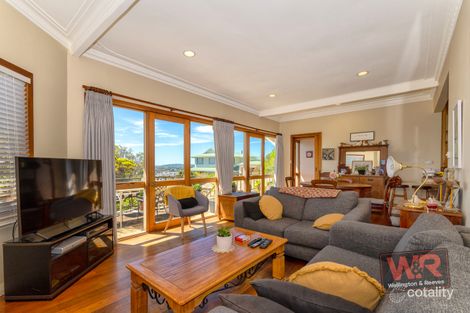 Property photo of 5 Serpentine Crescent Mount Melville WA 6330