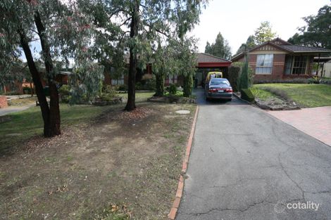 17 Shrubby Walk, Croydon South, VIC 3136