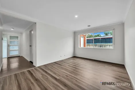 Property photo of 2 Jaye Place Cranbourne West VIC 3977