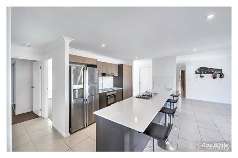 Property photo of 17 Rosebrook Place Gracemere QLD 4702