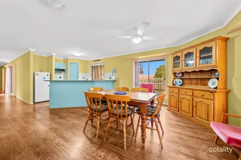 Property photo of 2 Argyle Place Forest Lake QLD 4078