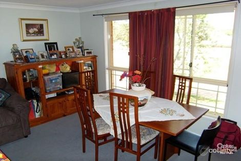 Property photo of 28 Tenille Close Cameron Park NSW 2285