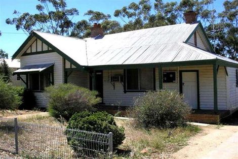 28 Mclennan St, Quairading, WA 6383