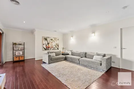 Property photo of 32 Rosella Crescent Caroline Springs VIC 3023
