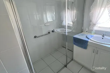 Property photo of 5 Loatta Road Lindisfarne TAS 7015