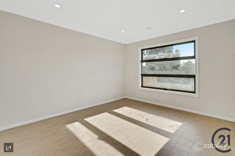 Property photo of 2/5 Sharpe Street Cranbourne VIC 3977