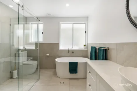 Property photo of 6 Launch Road Mermaid Waters QLD 4218