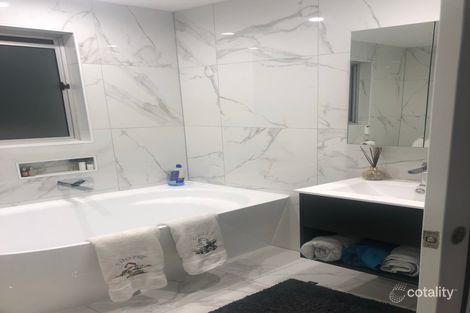 Property photo of 8 Narooma Place Helensvale QLD 4212