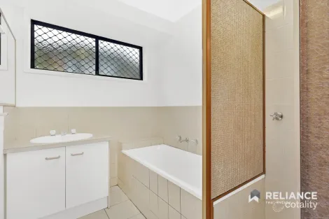 Property photo of 30 Linden Close Meadow Heights VIC 3048