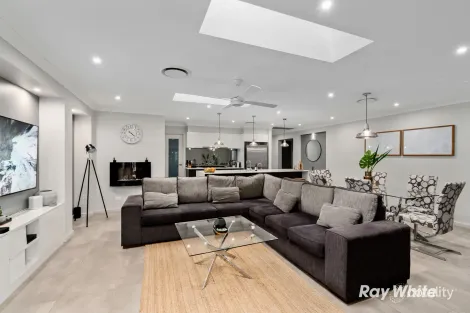 Property photo of 10 Oakhill Crescent Colebee NSW 2761