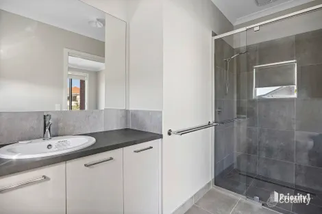Property photo of 5 Wireless Street Kangaroo Flat VIC 3555