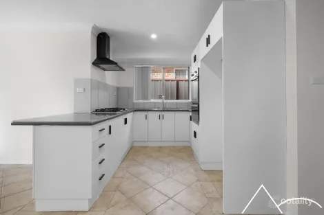 Property photo of 6 Kemp Place Minto NSW 2566
