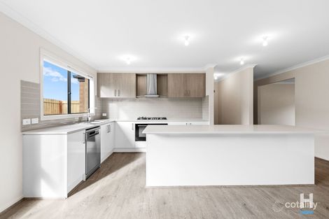 Property photo of 34 Leura Street Drouin VIC 3818