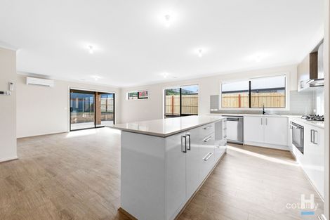 Property photo of 34 Leura Street Drouin VIC 3818