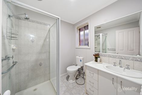 Property photo of 19 Glenaire Crescent Cranbourne West VIC 3977